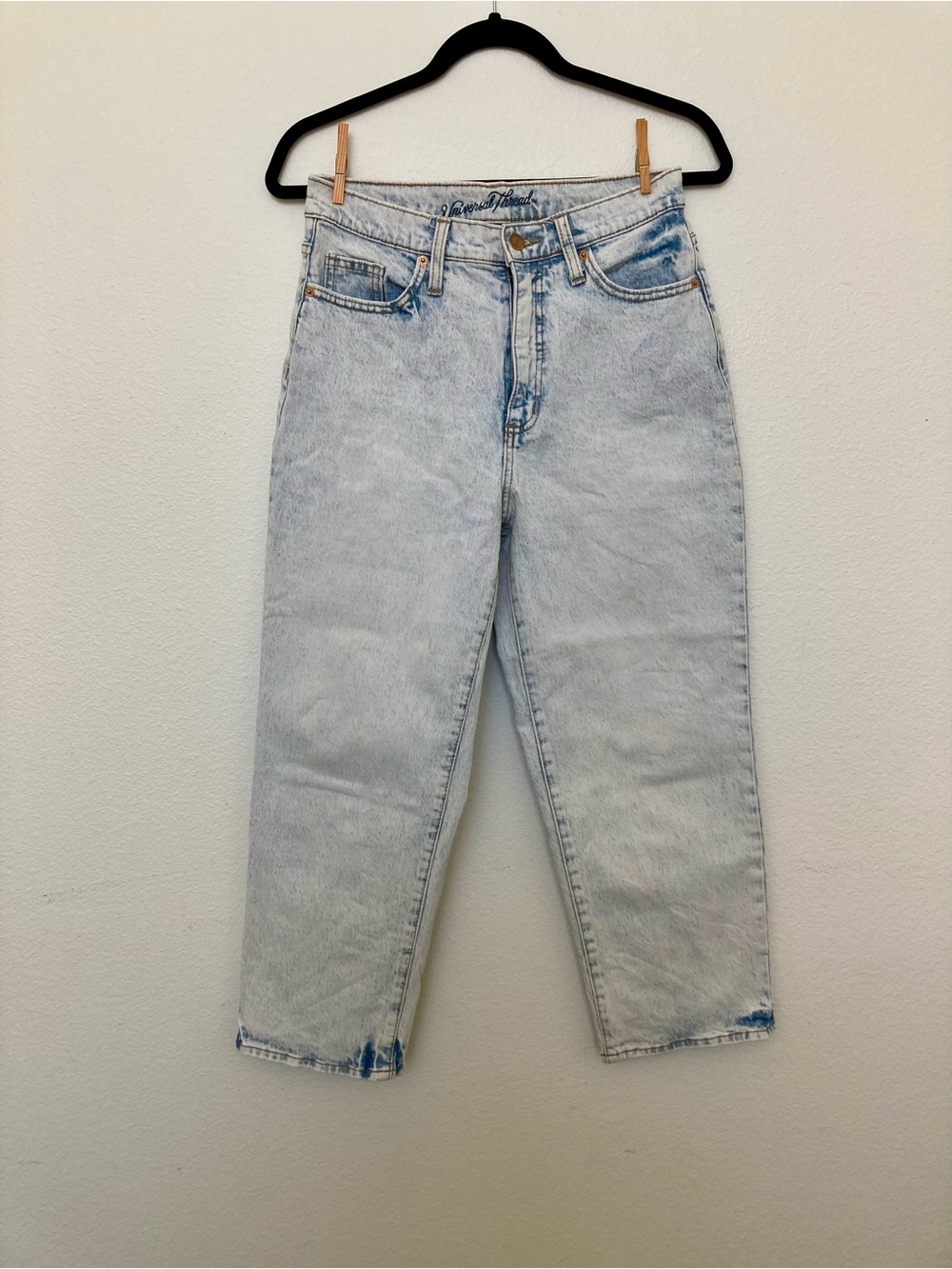 Universal Thread Vintage Straight Light Blue Acid Washed High-Rise Jeans
